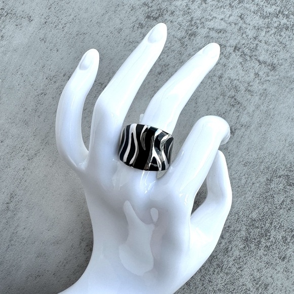 STAINLESS STEEL ZEBRA Ring Size US 8 Black Enamel Mobwife Oversized Statement - Picture 3 of 16